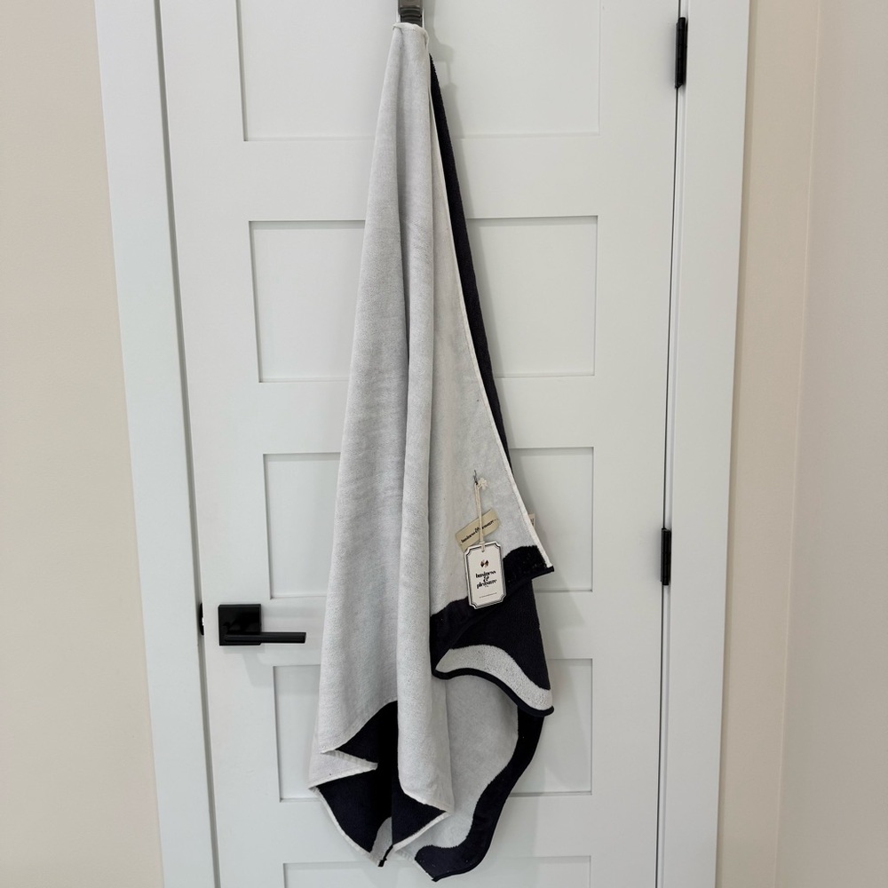 Business & Pleasure Co. Riviera Beach Towel - Picture 4 of 5